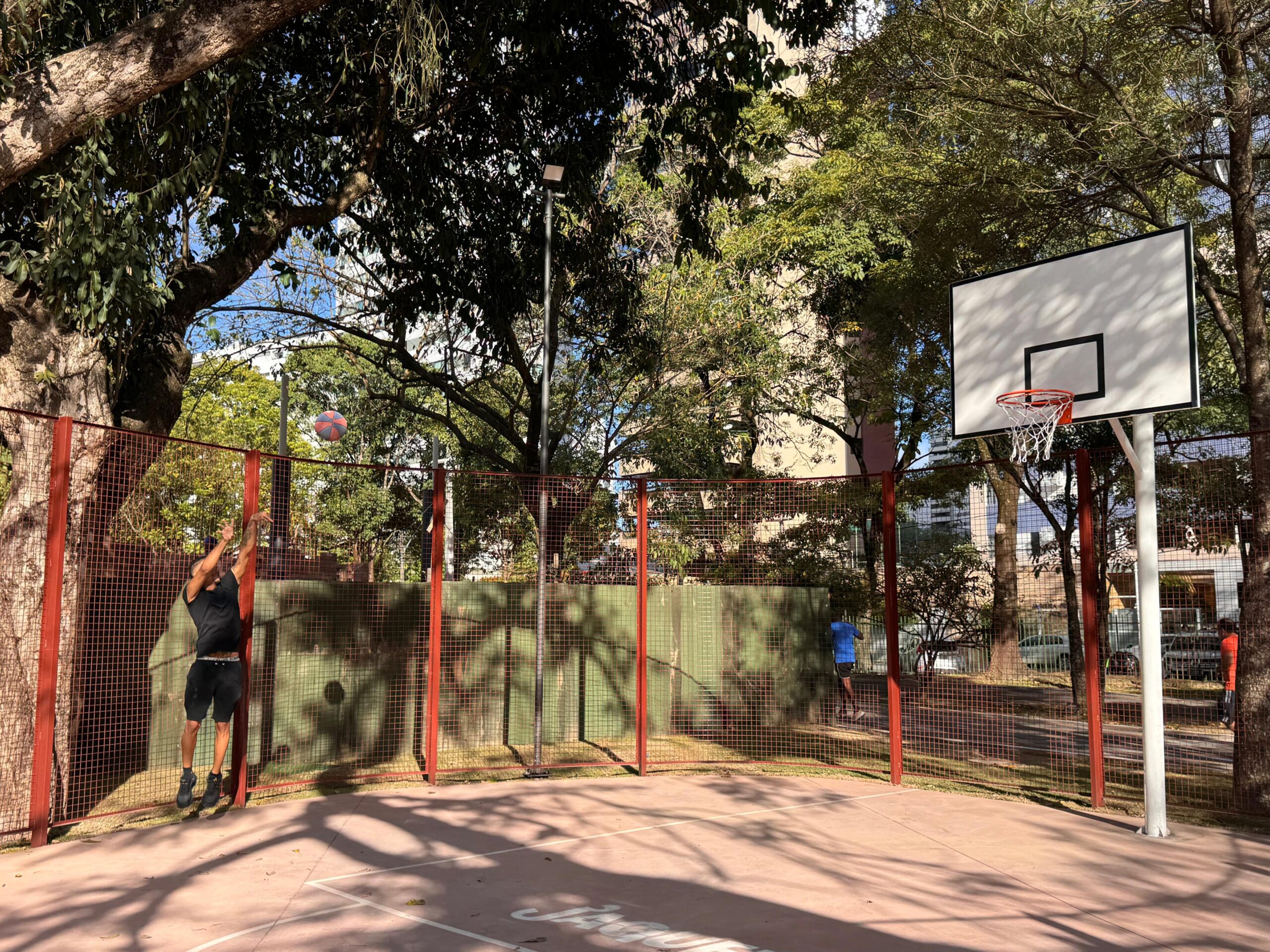 Novos equipamentos ampliam os usos do parque da Jaqueira e criam espaços há muitodesejados para esportes com bola, atividades artísticas e convivência. Já conferiu?